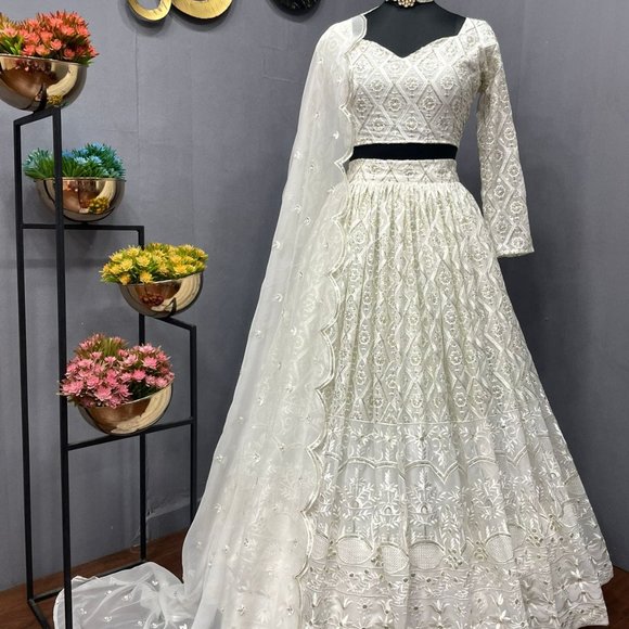 GEORGETTE WEDDING WEAR LEHENGA SET WITH SEQUENCE & EMBROIDERY WORK AND CANVAS - Picture 5 of 9